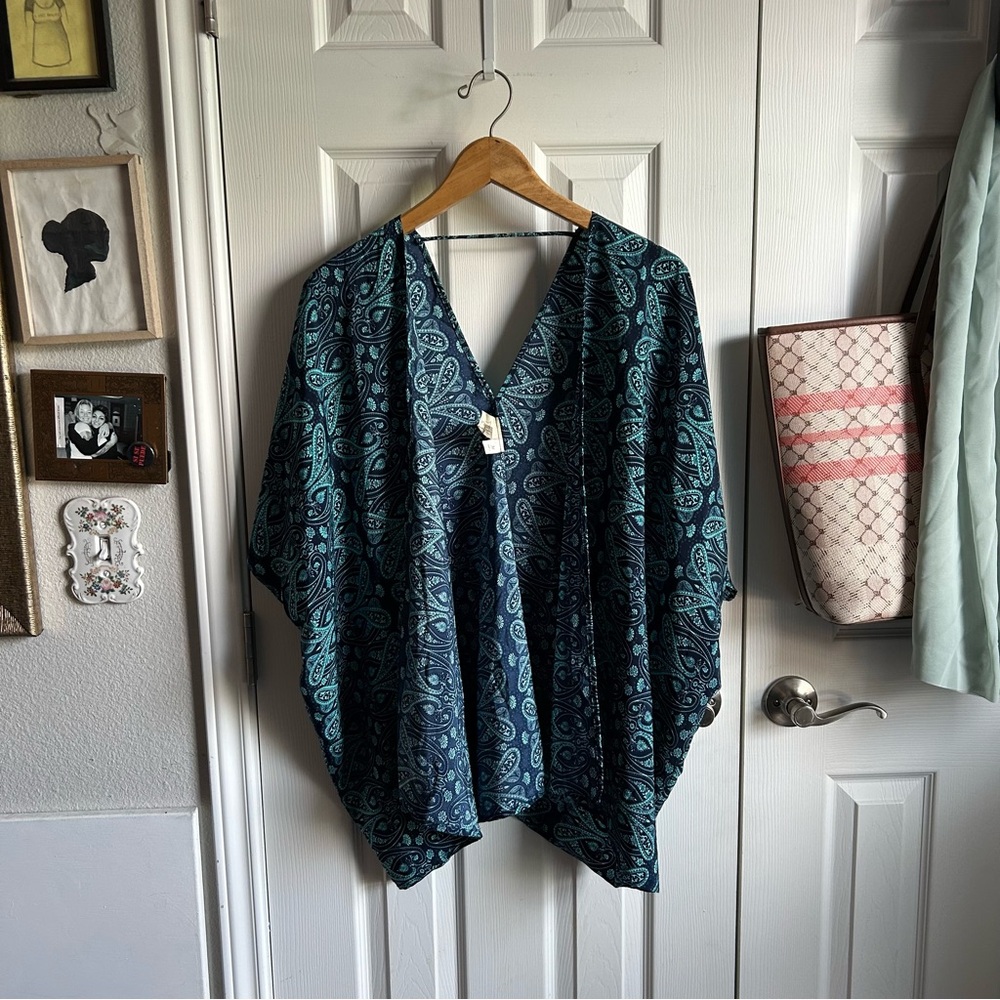 Birdcage blue monochrome paisley print boho cropped kimono wrap